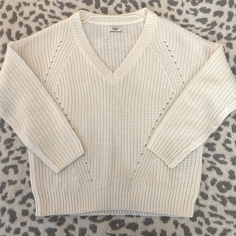 ASOS CHUNKY V-NECK WHITE SWEATER SIZE SMALL - Picture 2 of 9